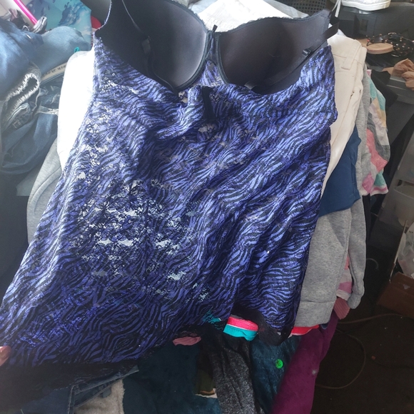 Lingerie - Picture 3 of 4